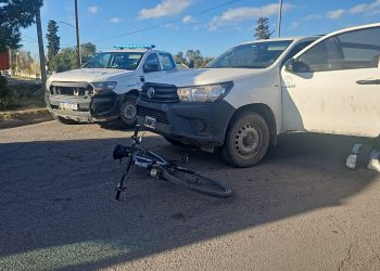 UNA CICLISTA DEBIÓ SER TRASLADADA POR UN CHOQUE