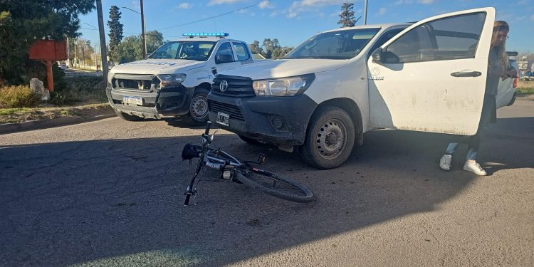 UNA CICLISTA DEBIÓ SER TRASLADADA POR UN CHOQUE