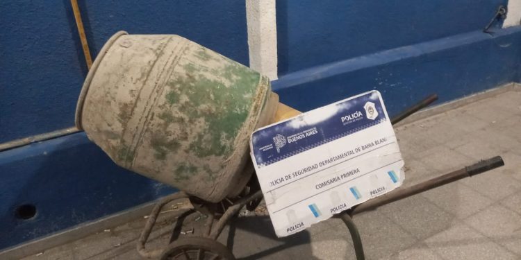 APREHENDIERON A UN HOMBRE POR ROBAR UNA HORMIGONERA