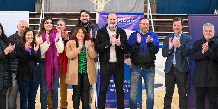 CLUBES DE PIE: EL INTENDENTE ENCABEZÓ LA INAUGURACIÓN DE OBRAS EN WHITENSE