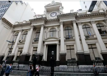 PROYECTAN QUE LA INFLACIÓN QUEDARÁ LEJOS DEL 1% QUE ANTICIPÓ EL GOBIERNO PARA FIN DE AÑO Y SE COMPLICA LA SALIDA DEL CEPO