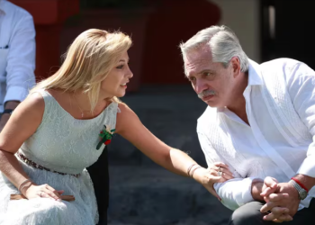 FABIOLA YAÑEZ DICE QUE TIENE MÁS FOTOS Y PRUEBAS CONTRA ALBERTO FERNÁNDEZ