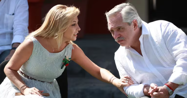 FABIOLA YAÑEZ DICE QUE TIENE MÁS FOTOS Y PRUEBAS CONTRA ALBERTO FERNÁNDEZ
