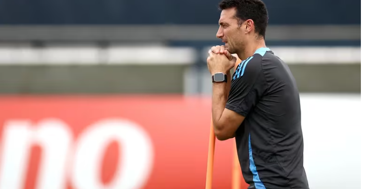 CON LA AUSENCIA DE MESSI, SCALONI CONFIRMÓ A LOS CITADOS PARA LA DOBLE FECHA DE ELIMINATORIAS ANTE CHILE Y COLOMBIA
