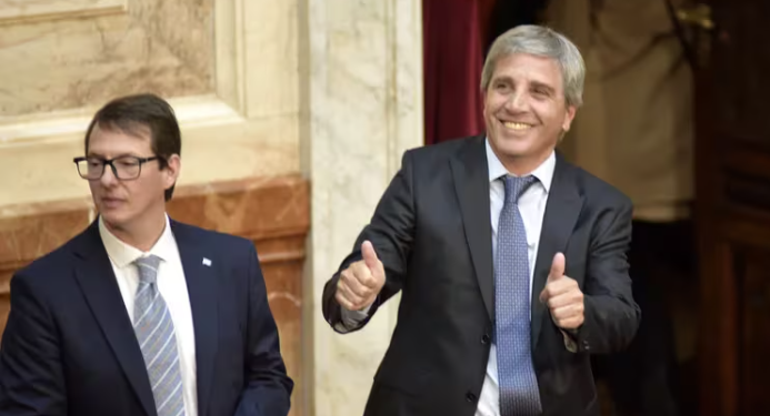 LOS DATOS DE LA ECONOMÍA PARA EL 2025: INFLACIÓN DE 18,3%, DÓLAR OFICIAL A $1207 Y CRECIMIENTO DEL PBI DE 5%, LOS CÁLCULOS DEL GOBIERNO