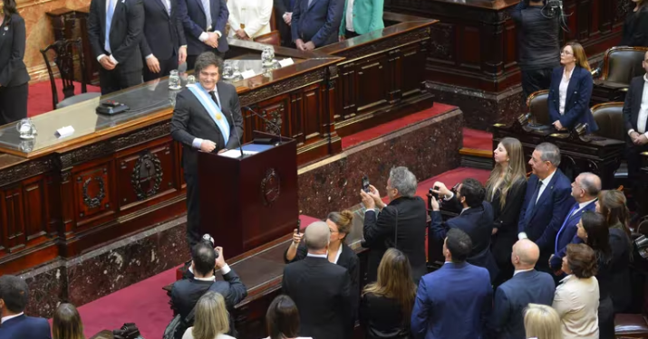 JAVIER MILEI COMIENZA A NEGOCIAR EL PRESUPUESTO Y ESTE LUNES REUNIRÁ A UNA MESA PARLAMENTARIA EN LA CASA ROSADA