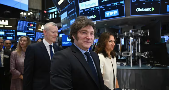 TRAS EL DISCURSO DE MILEI EN EEUU, LAS ACCIONES ARGENTINAS QUE COTIZAN EN WALL STREET, CAYERON HASTA 3,6%