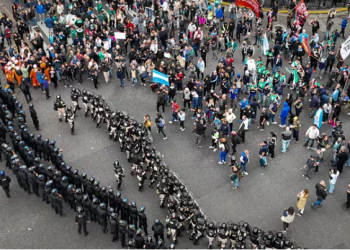 LOS PIQUETEROS VUELVEN A MARCHAR AL CONGRESO CONTRA EL VETO A LA LEY JUBILATORIA Y DESAFÍAN AL GOBIERNO