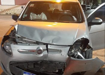 DOS AUTOS CHOCARON EN 14 DE JULIO Y RIVADAVIA