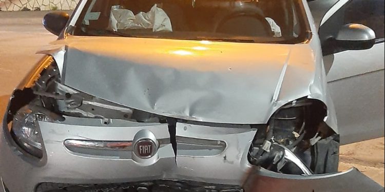 DOS AUTOS CHOCARON EN 14 DE JULIO Y RIVADAVIA