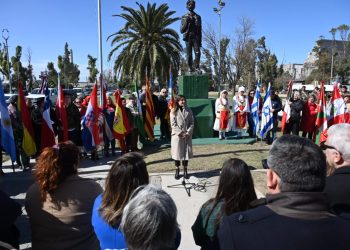 SE REALIZÓ EL ACTO EN CONMEMORACIÓN POR EL DÍA DEL INMIGRANTE