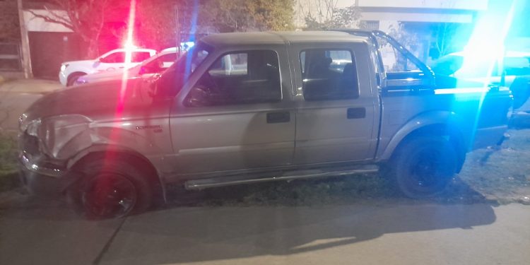 ALCOHOLIZADO SE SUBIÓ CON SU CAMIONETA ARRIBA DE UNA PLAZA