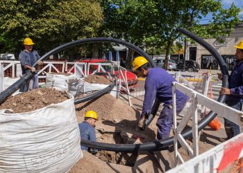 POR UNA CONEXIÓN CLANDESTINA, SE RESTRINGE EL SERVICIO DE AGUA POTABLE EN UN SECTOR DE BAHÍA