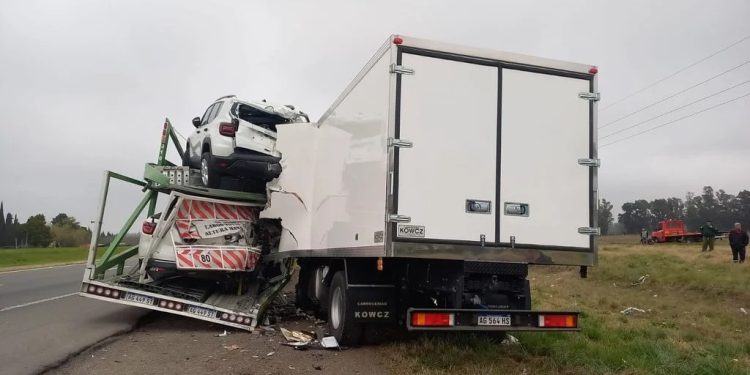 UN CAMIONERO DE BAHÍA BLANCA CHOCÓ CON OTRO QUE LLEVABA ACOPLADO Y MURIÓ EN EL ACTO