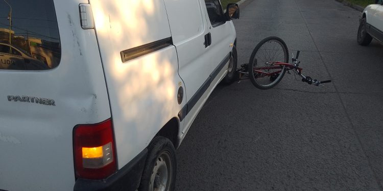 UN MOTOCICLISTA Y UN CICLISTA HERIDOS EN UNA TARDE ACCIDENTADA