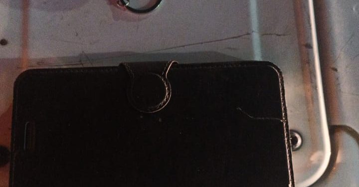 UNA MUJER QUEDÓ APREHENDIDA POR ROBAR UN CELULAR