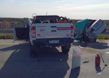 UNA PERSONA FALLECIÓ TRAS UN CHOQUE ENTRE UN AUTO Y UNA CAMIONETA