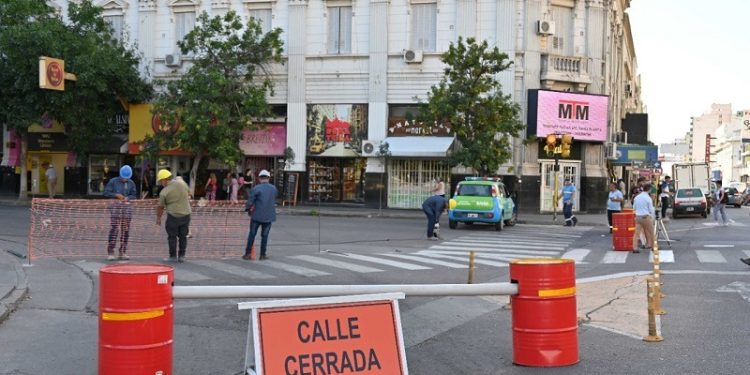 POR TRABAJOS DE MANTENIMINETO, CORTAN EL TRÁNSITO EN SECTORES DEL MACROCENTRO