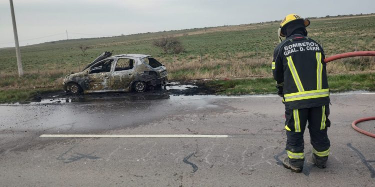 UN AUTO Y UNA CASA INCENDIADOS EN EL REPORTE DEL MIERCOLES DE DEFENSA CIVIL