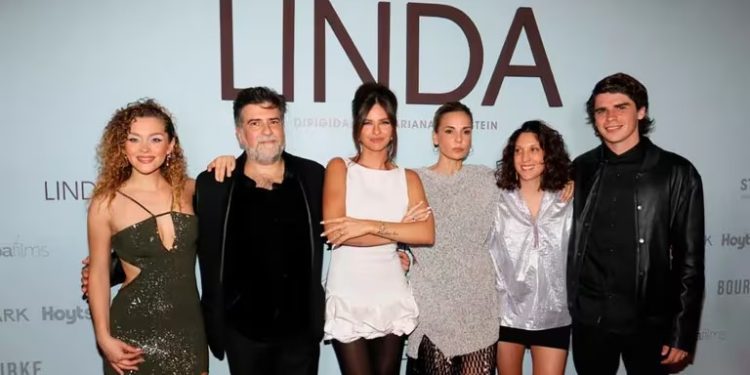 LA CHINA SUAREZ ESTRENO PELICULA Y LA ACOMPAÑO MARCOS GINOCCHIO