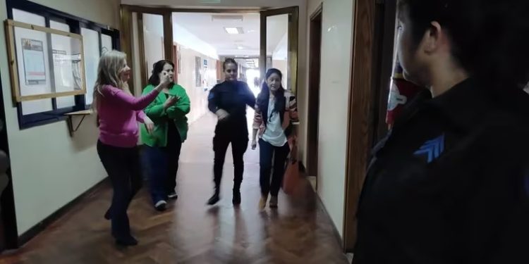 LA MADRE DE FABIOLA ASEGURÓ QUE VIO A ALBERTO FERNANDEZ EMPUJAR A SU HIJA CUANDO ESTABA EMBARAZADA