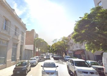 CIERRAN UNA CALLE POR OBRAS, DURANTE LA NOCHE DEL DOMINGO