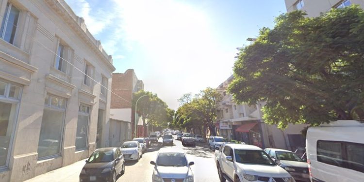 CIERRAN UNA CALLE POR OBRAS, DURANTE LA NOCHE DEL DOMINGO