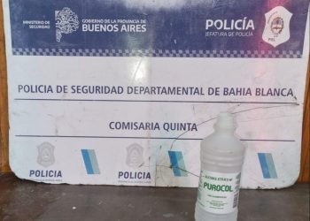 DETUVIERON A UN HOMBRE POR ROCIAR CON ALCOHOL A SU PAREJA PARA PRENDERLA FUEGO