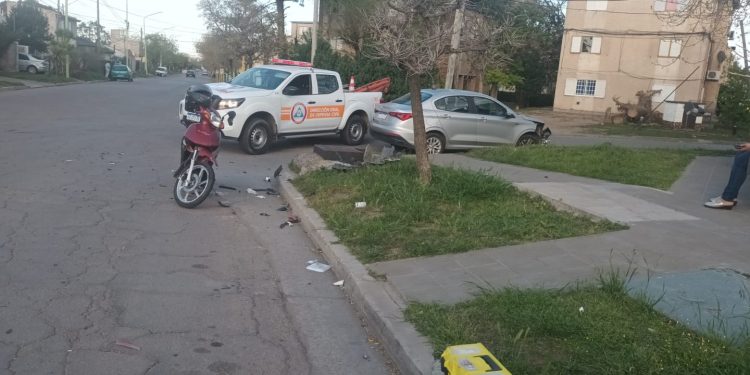 INCENDIOS, CHOQUES Y UN CICLISTA QUE SE CAYÓ AL CANAL EN UN MARTES ACCIDENTADO EN LA CIUDAD