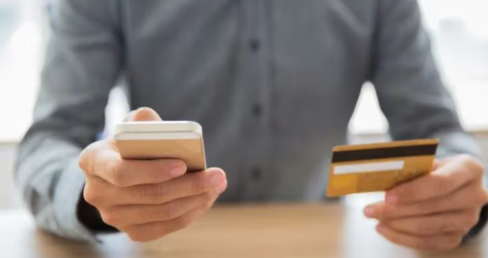 CÓMO FUNCIONARÁ LA TARJETA DE DÉBITO EN DÓLARES Y POR QUÉ SU USO ESTÁ LIGADO A LA SALIDA DEL CEPO