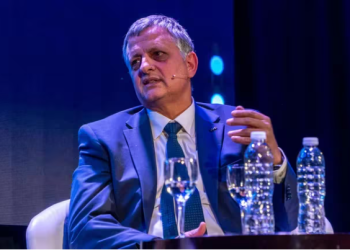 EL PRESIDENTE DE YPF DIJO QUE ANALIZAN BAJAR EL PRECIO DE LA NAFTA Y EL GASOIL EN OCTUBRE