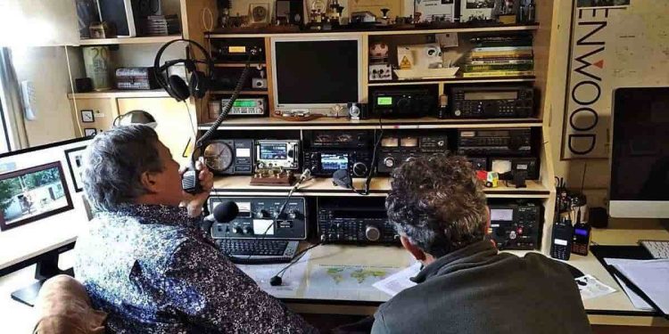 PRIMICIA: «SOMOS LA PRIMERA RED SOCIAL QUE EXISTIÓ EN EL MUNDO LOS RADIOAFICIONADOS»