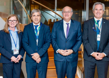 CAPUTO ACELERA SU PLAN PARA PAGAR DEUDA EN 2025, BAJAR EL RIESGO PAÍS, VOLVER A LOS MERCADOS Y LEVANTAR EL CEPO