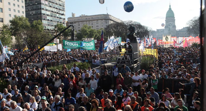 EL GOBIERNO VETÓ LA LEY DE FINANCIAMIENTO UNIVERSITARIO TRAS LA MULTITUDINARIA MARCHA POR LA EDUCACIÓN PÚBLICA