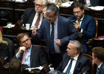 LA OPOSICIÓN ESTÁ CERCA DE UN CONSENSO PARA CAMBIAR LA LEY DE DNU Y PODRÍA AVANZAR CON EL DICTAMEN