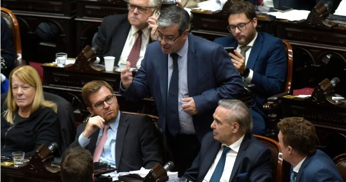 LA OPOSICIÓN ESTÁ CERCA DE UN CONSENSO PARA CAMBIAR LA LEY DE DNU Y PODRÍA AVANZAR CON EL DICTAMEN