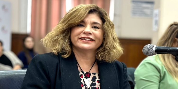 ÚNGARO: «NOS ELIGIERON PARA SOLUCIONAR LOS PROBLEMAS DE LOS VECINOS Y NO PARA ESTAS PELEAS INTERNAS»