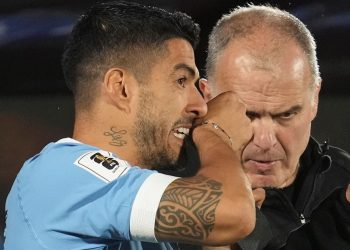 BIELSA, DE LA BANCA PÚBLICA A LOS JUGADORES DE URUGUAY EN LA COPA AMÉRICA AL DESGASTE Y MALESTAR QUE CONTO SUÁREZ