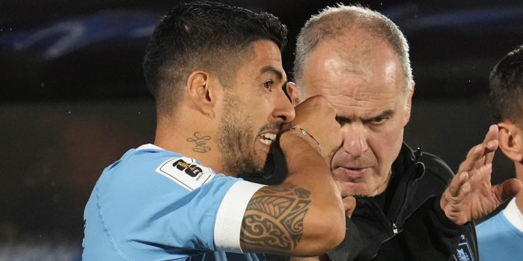 BIELSA, DE LA BANCA PÚBLICA A LOS JUGADORES DE URUGUAY EN LA COPA AMÉRICA AL DESGASTE Y MALESTAR QUE CONTO SUÁREZ