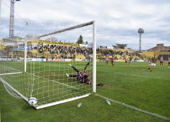 OLIMPO FESTEJO EN EL CARMINATTI Y ESPERA RIVAL PARA LA SIGUIENTE ETAPA DE LA REVALIDA