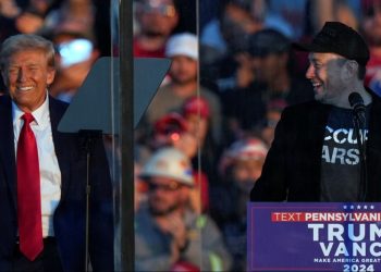 ELON MUSK RESPALDA A DONALD TRUMP EN SU ACTO DE CAMPAÑA