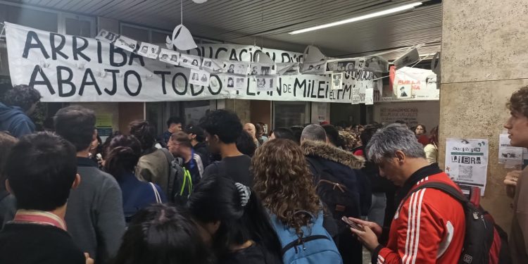 ZANINELLI: «LOS DIPUTADOS RATIFICARON SEGUIR DESTRUYENDO LA UNIVERSIDAD PÚBLICA»