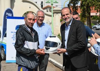 CLÍNICA DE SEGURIDAD VIAL: EL MUNICIPIO Y LA ANSV CAPACITARON Y ENTREGARON CASCOS A CONDUCTORES DE MOTO