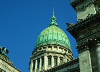 EL GOBIERNO ENVIÓ AL CONGRESO LA LEY HOJARASCA