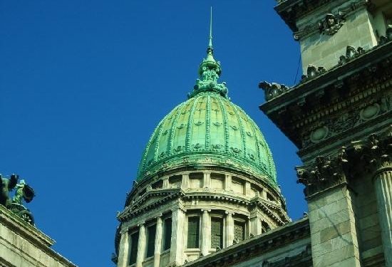 EL GOBIERNO ENVIÓ AL CONGRESO LA LEY HOJARASCA