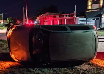 VOLCÓ UN AUTO EN LA MADRUGADA DEL SABADO