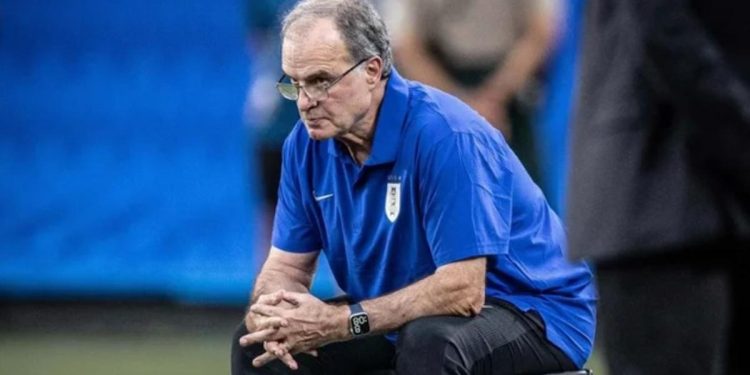 BIELSA HABLÓ DE SUÁREZ, TRAS LA DERROTA DE URUGUAY