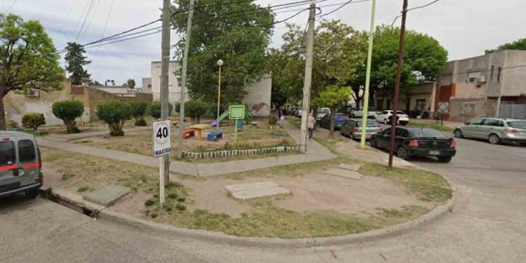 UNA MUJER DENUNCIÓ QUE FUE ABUSADA EN UNA PLAZA DE INGENIERO WHITE