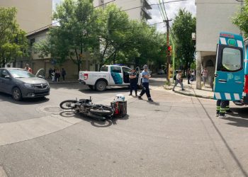UN MOTOCICLISTA HOSPITALIZADO POR UN CHOQUE EN EL MACROCENTRO