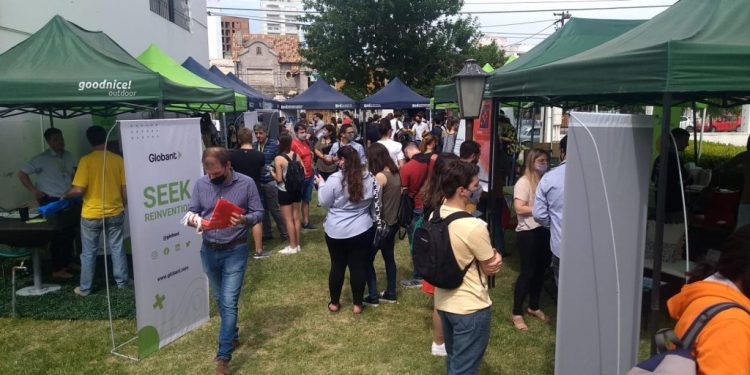 BRODERSEN: «SE ACERCA MUCHA GENTE EN BUSCA DE UNA OPORTUNIDAD LABORAL»